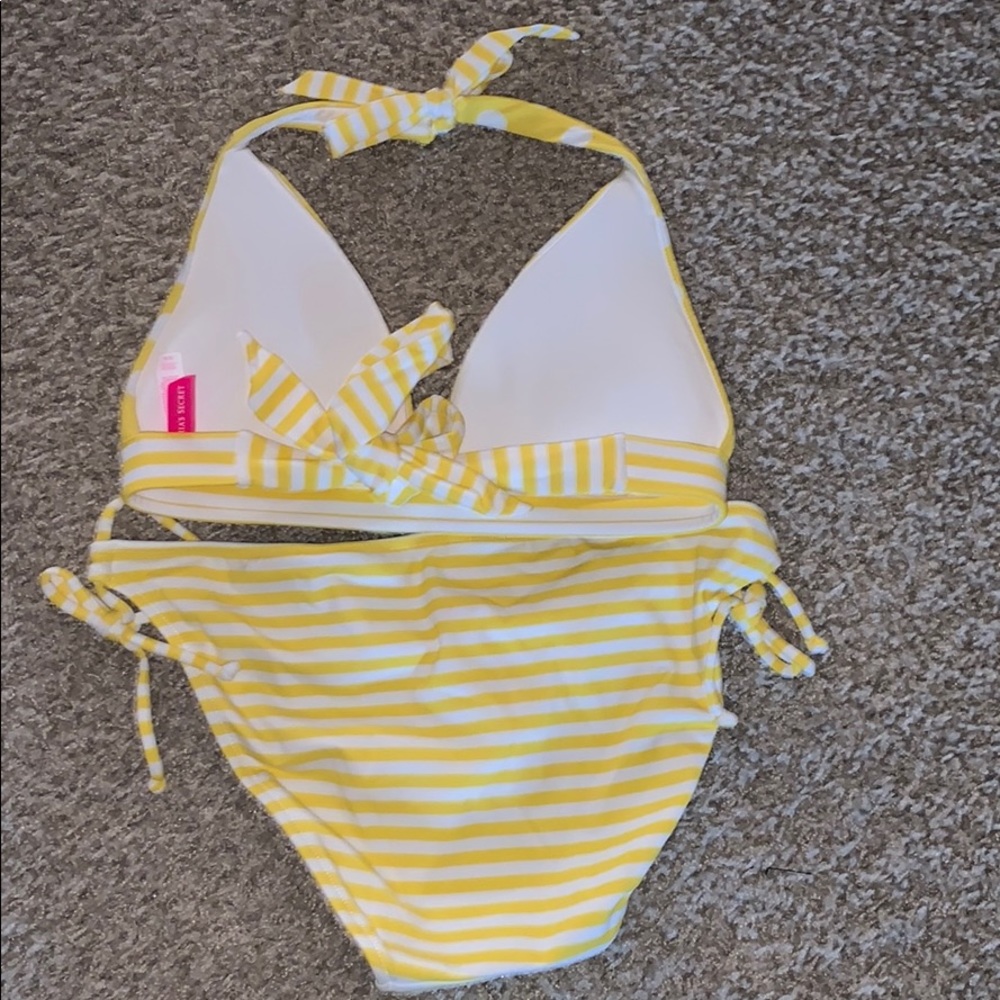 Bikini - Picture 2 of 2